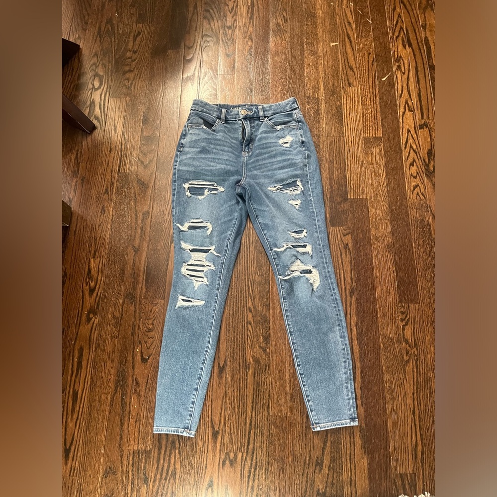16) American Eagle size 4 regular jeans